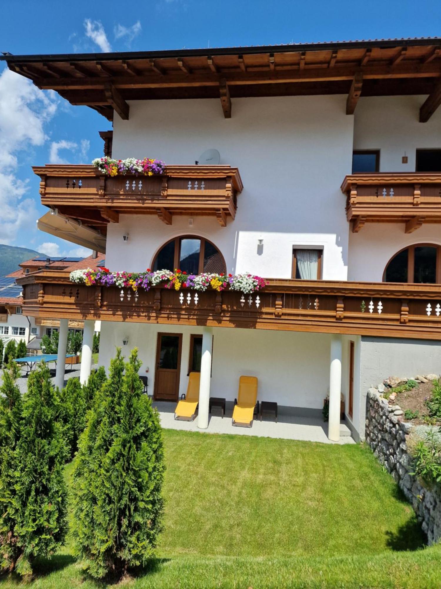 Hotel Romantica Jerzens Exterior photo